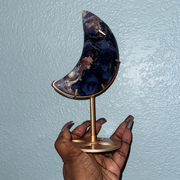 Blue Flower Agate Crescent moon and Stand - BLUEFLWTAGTMOON-001 - Picture 5 of 8